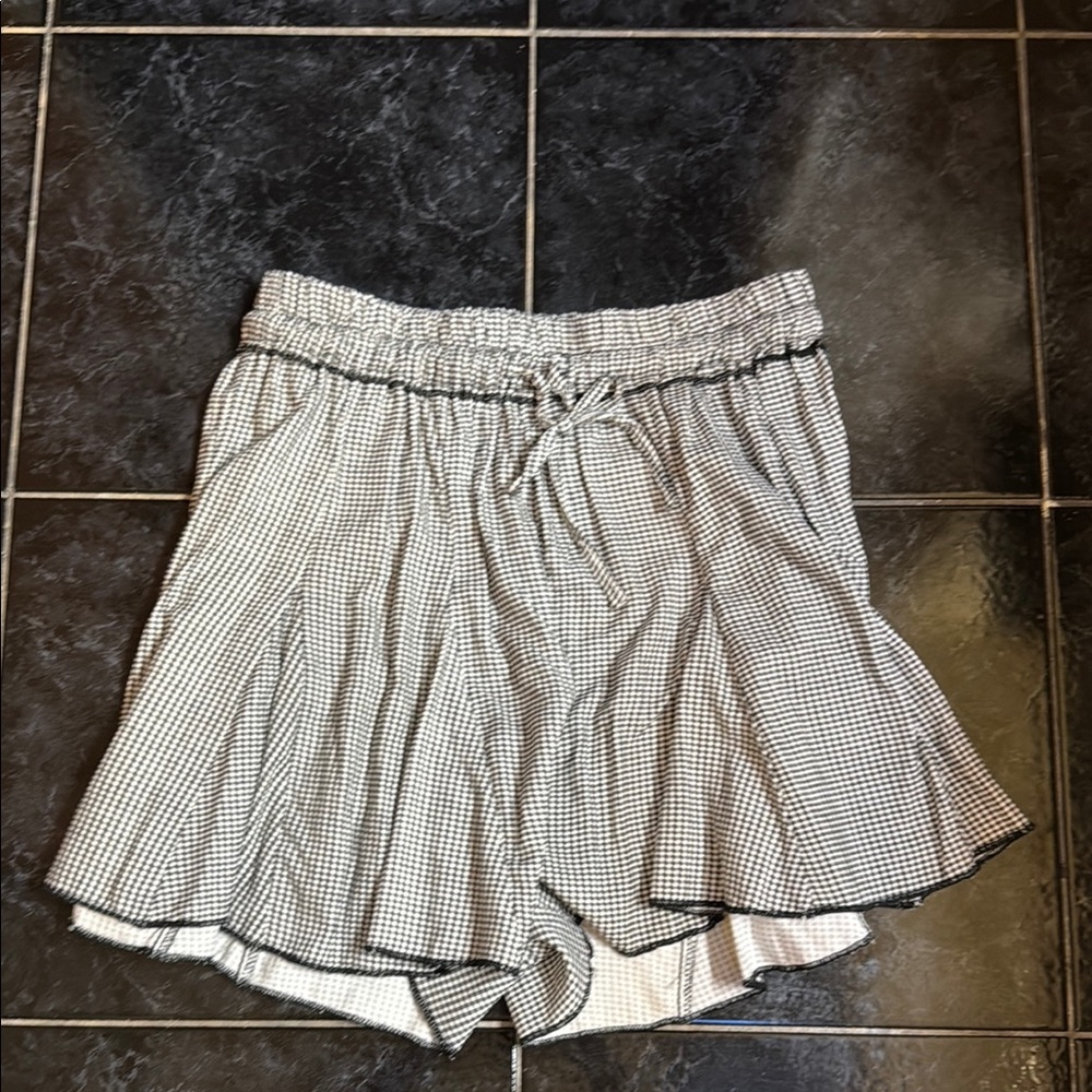 Black and White Skorts with Flowy Design and Adjustable Waist